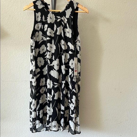 Calvin Klein Black and White Flowy Dress size 6 NWT - Picture 1 of 8